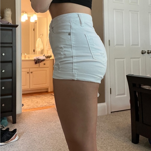 White moderately distressed high-rise “HH Jean Los Angeles” brand shorts - Picture 2 of 10